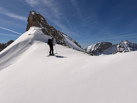 Good snowpack above 2,000m